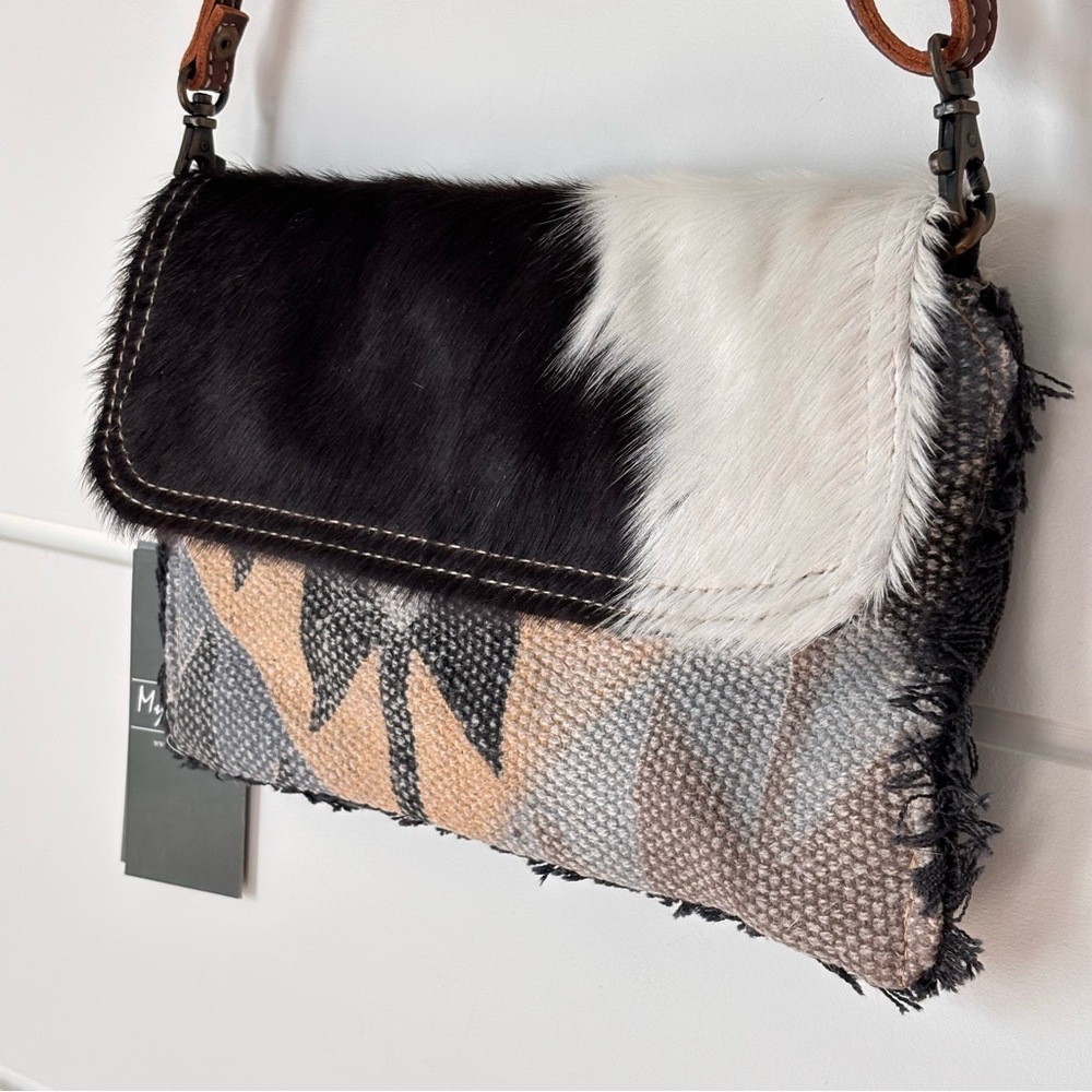 Myra Bag Two-Tone "Slingshot small & Crossbody Bag" Convertable Clutch - Picture 11 of 12